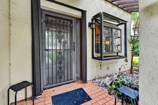 Foto del edificio - 4587 Carambola Cir S