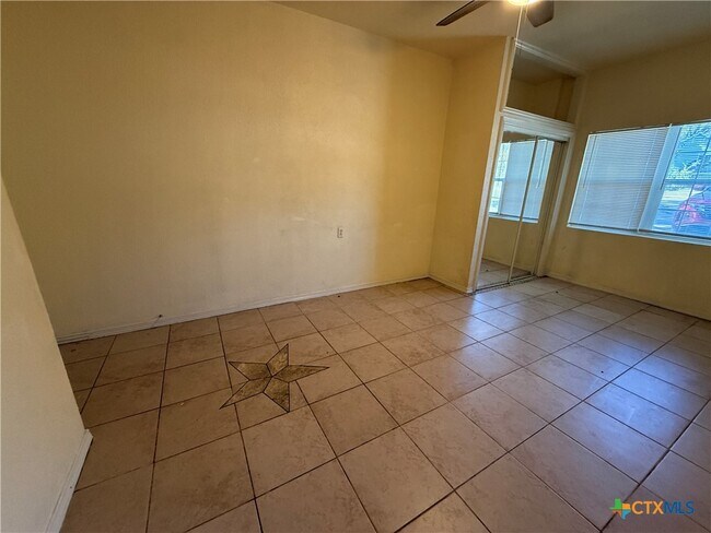 Foto del edificio - 708 Houston St