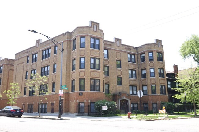 Building Photo - 1417 W Hutchinson St