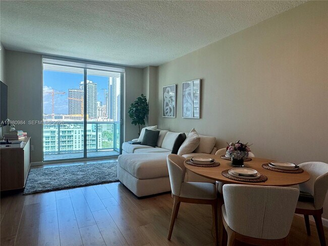 Foto del edificio - 333 NE 24th St