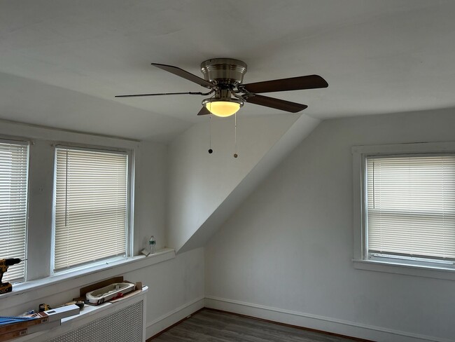 Building Photo - 3 Bed, 1 Bath