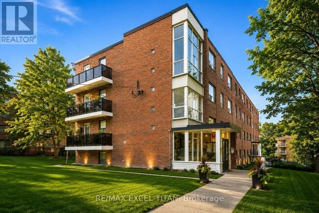 Building Photo - 4 Hill Heights Rd