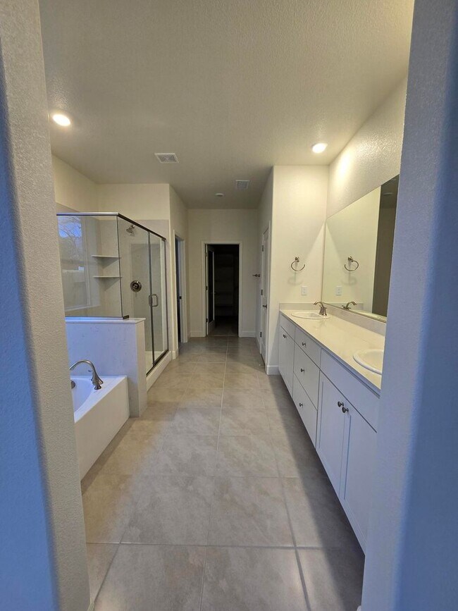 Foto del edificio - Elevated and Modern Living!