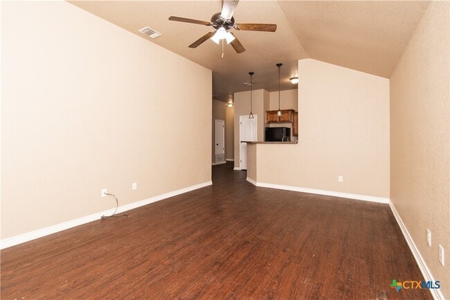 Building Photo - 401 Sladecek Dr