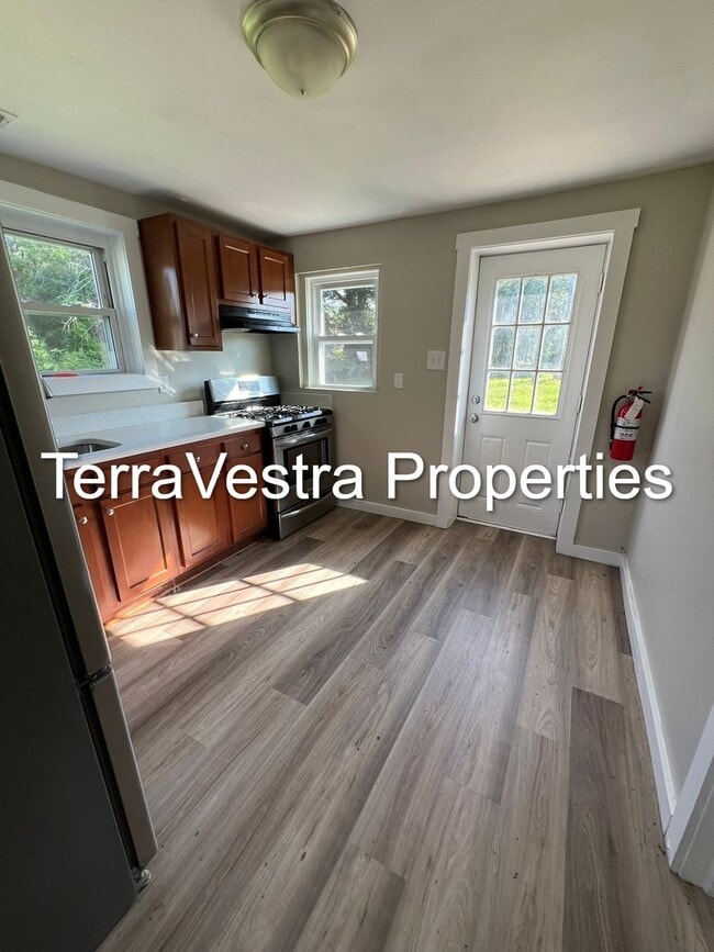 Building Photo - 4 Bed Single Family house in Glassboro!