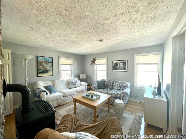 Foto del edificio - 525 E 3rd St