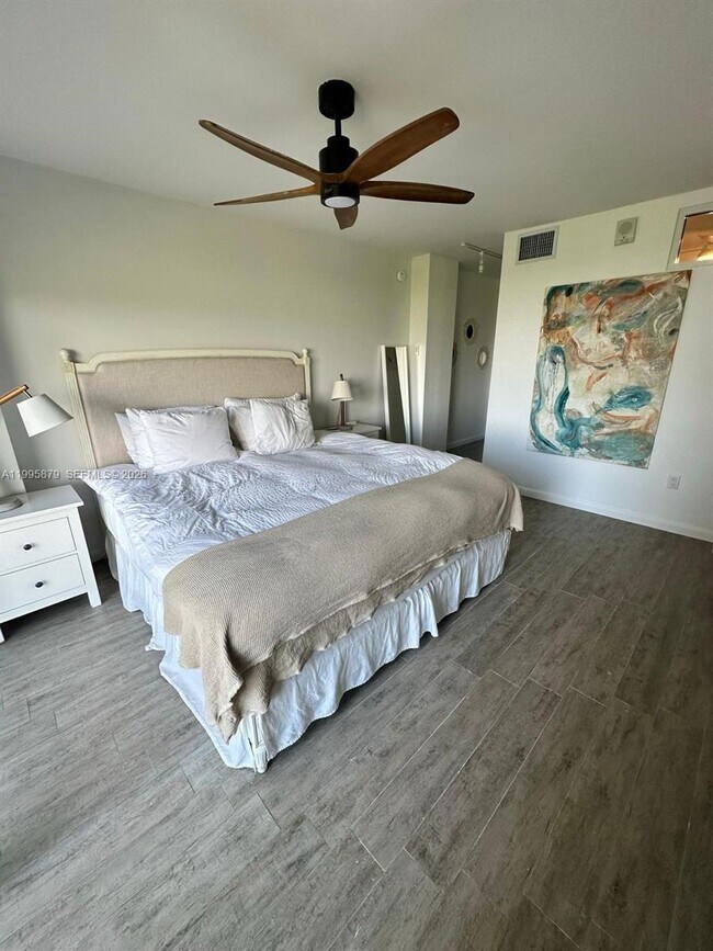 Foto del edificio - 155 Ocean Ln Dr