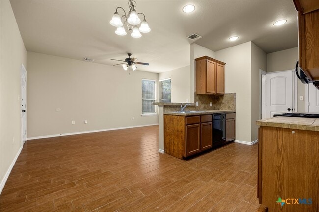 Building Photo - 1011 Brown Rock Dr