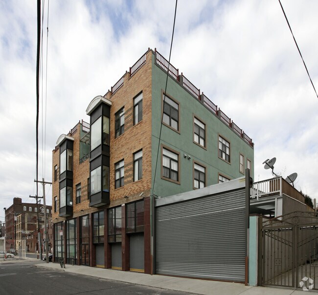 Building Photo - 333 N 10th St
