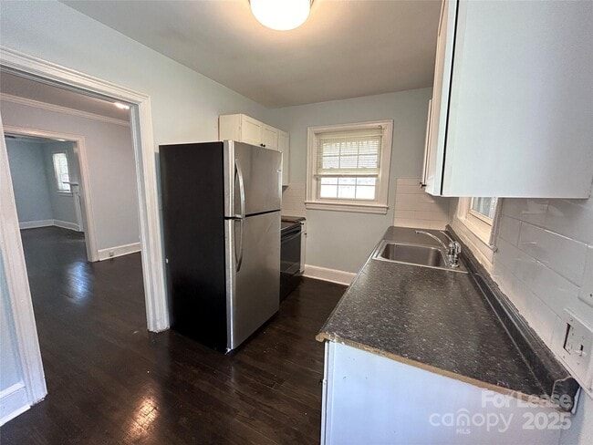 Foto del edificio - 2504 Morton St