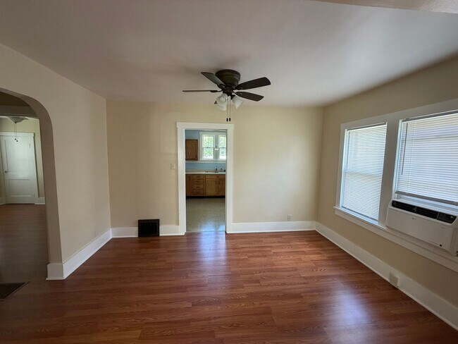Foto del edificio - Adorable 2 bedroom 1 bathroom for rent