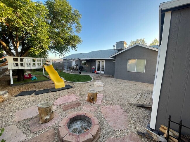 Building Photo - 1040 N 2000 W