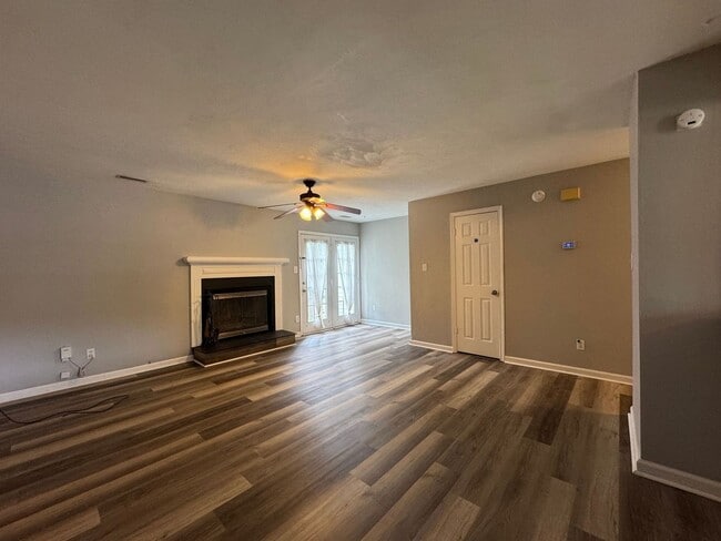 Building Photo - Charming Waterfront Townhouse in Virginia ...