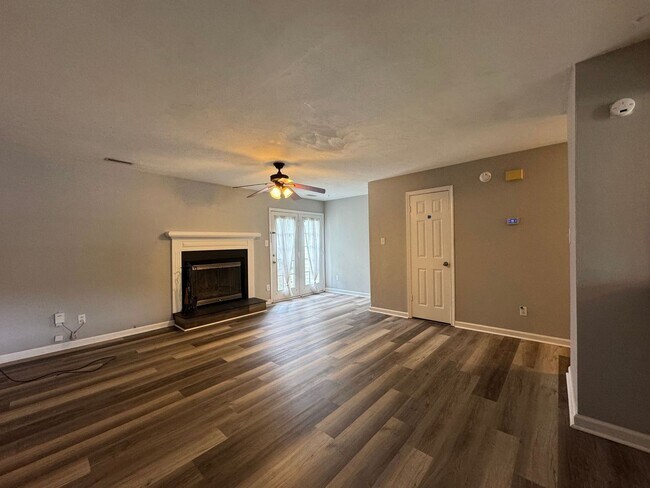 Foto del edificio - Charming Waterfront Townhouse in Virginia Beach!
