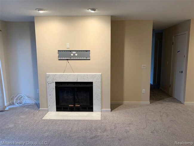 Building Photo - 6640 Maple Lakes Dr