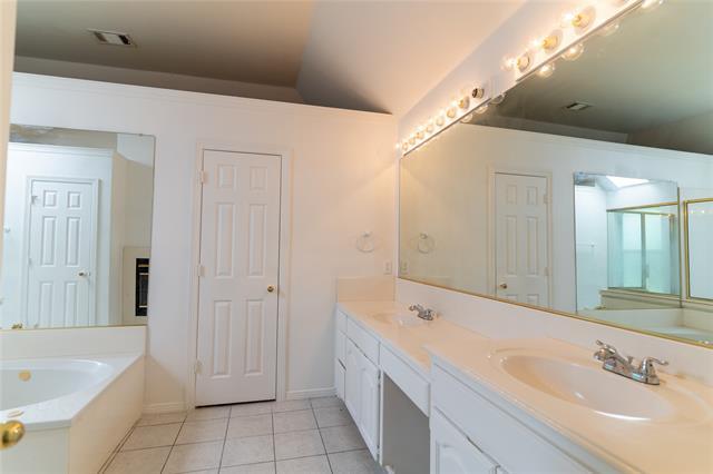Building Photo - 492 Shade Tree Cir