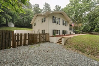 Building Photo - 714 Bradley Rd