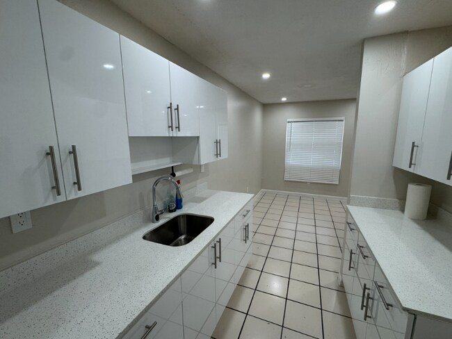 Foto del edificio - 933 SW 16th Pl