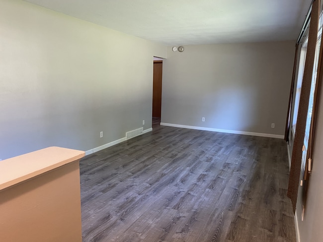 living space - 521 3rd Ave N