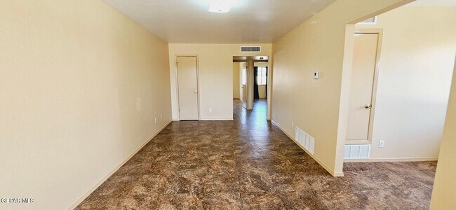 Foto del edificio - 3903 Van Buren Ave
