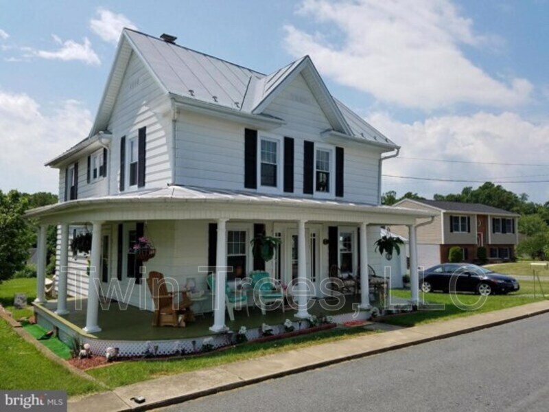 137 Bank St, Mount Jackson, VA 22842 House Rental in Mount Jackson