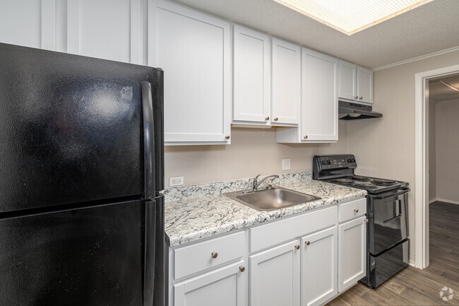 1BR, 1BA - 700SF - Kitchen - 3237 Yancey