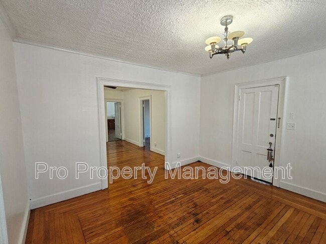 Foto del edificio - 98 Gilbert Ave