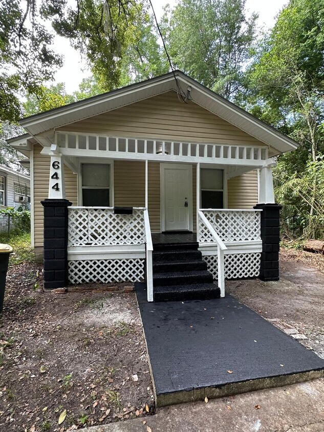 Primary Photo - Fully renovated 3/1 single family home ava...