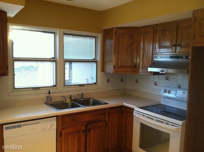 Building Photo - 3 br, 3 bath House - 340 Greenbriar Lane 1