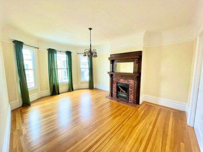 Foto del edificio - Wonderful Light and Bright Top Floor 2BR/1...