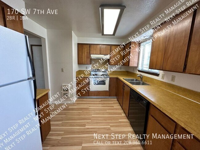 Building Photo - 170 SW 7th Ave