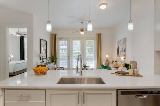 Building Photo - Allure at Southpark