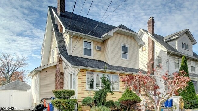 Building Photo - 836 Livingston Rd