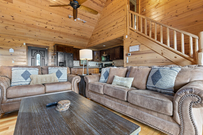 Building Photo - 202 Oak Ledge Rd