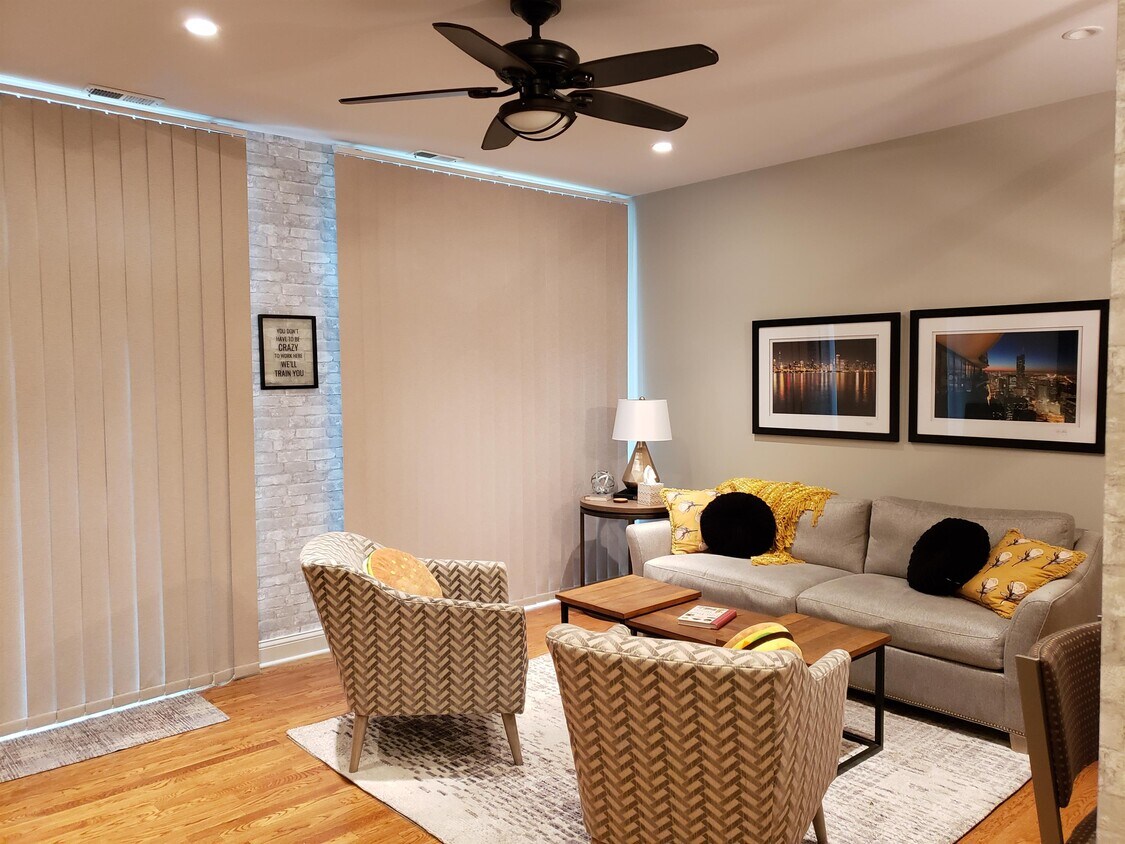 Foto principal - 23 N Racine Ave