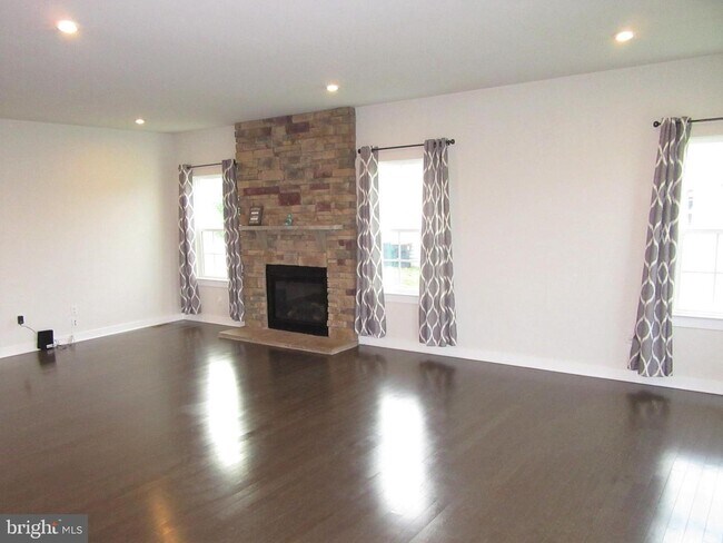 Building Photo - 1250 Hook Dr