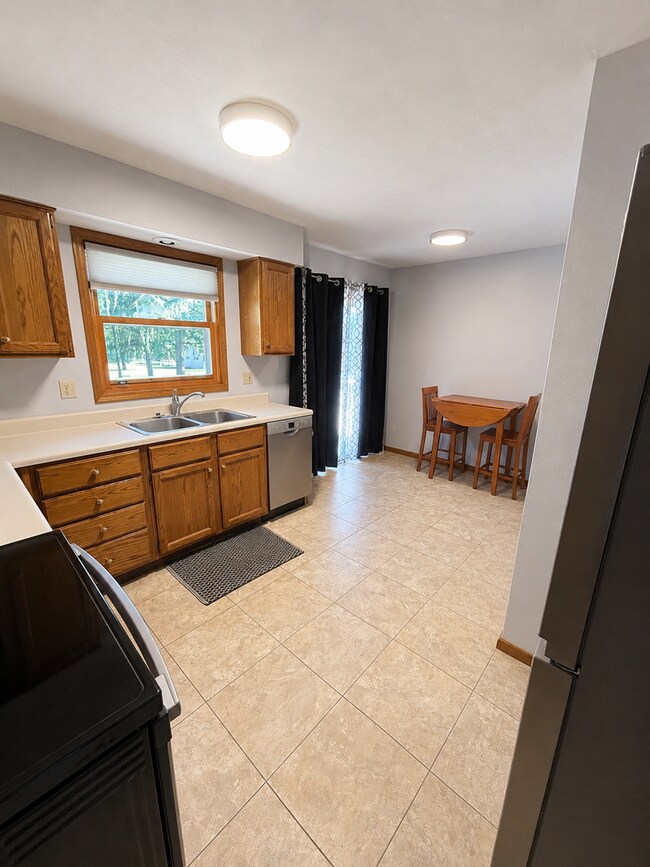 Foto del edificio - Charming 2-Bedroom Home in a Quiet Residential Neighborhood