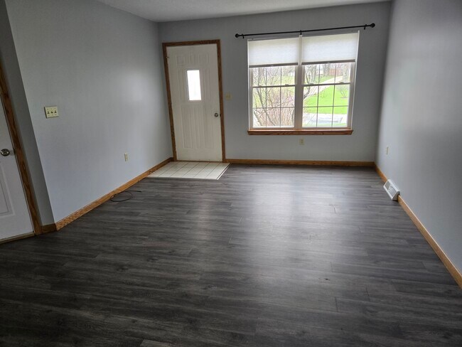 Foto del edificio - 3615 Stoughton Rd