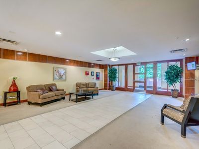 Foto del edificio - 2200 S University Blvd