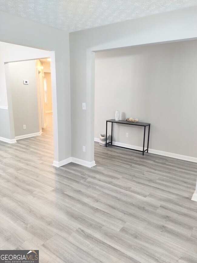 Building Photo - 423 Registry Bluff