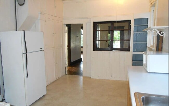 Building Photo - 2 Bedroom House Within Moments of Downtown and WWU