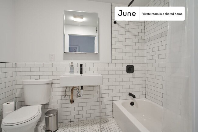 Foto del edificio - Room in Shared 8.0 bed/3.5 bath home