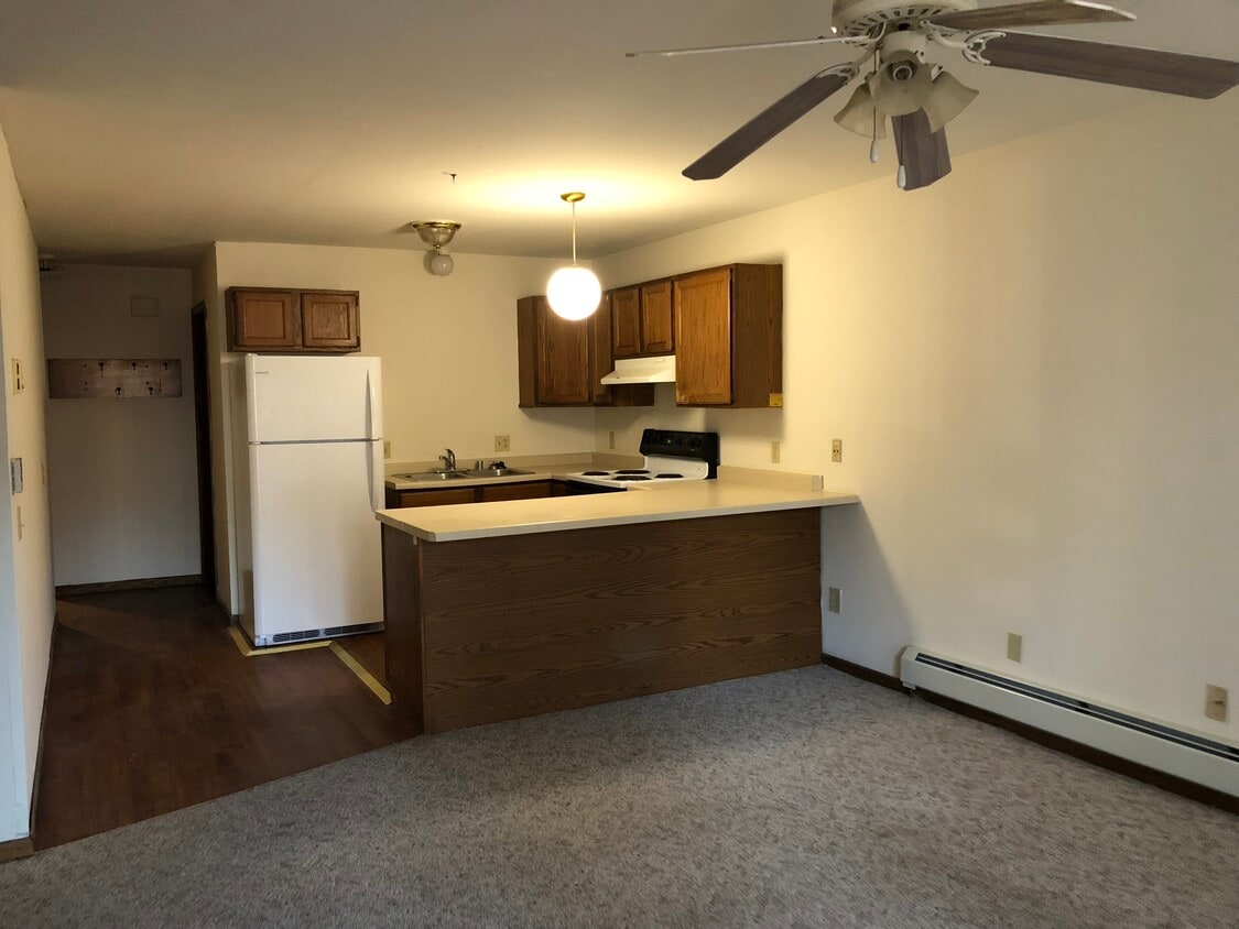 Primary Photo - 421 W Doty St