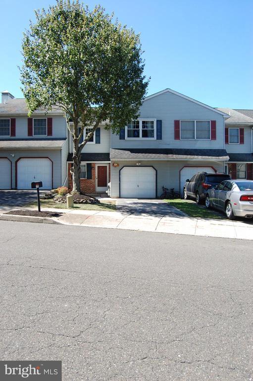 Building Photo - 131 Red Haven Dr