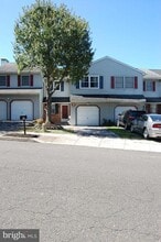 Building Photo - 131 Red Haven Dr