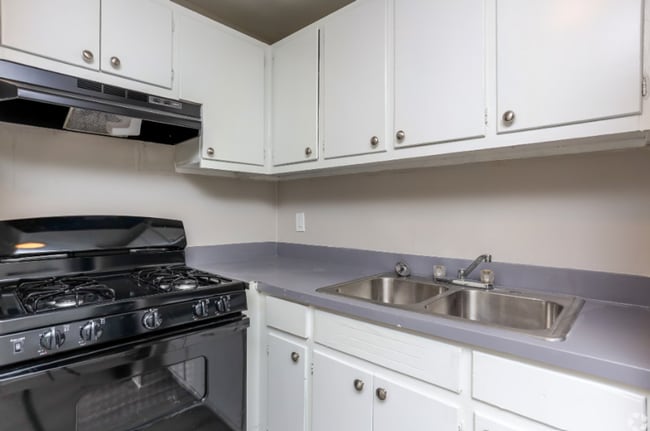 Interior Photo - Magnolia Gardens
