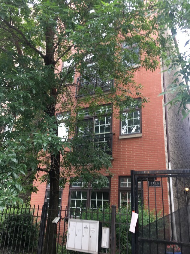 Foto principal - 2349 W Harrison St