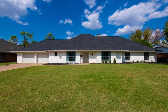 Foto del edificio - 3025 Regency Ct