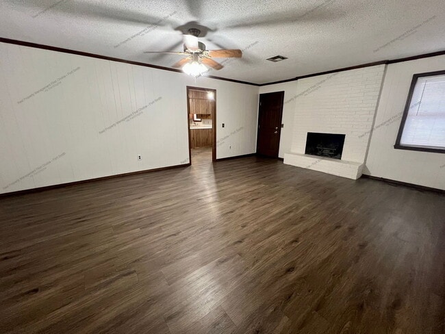 Building Photo - 102 Beta Cir
