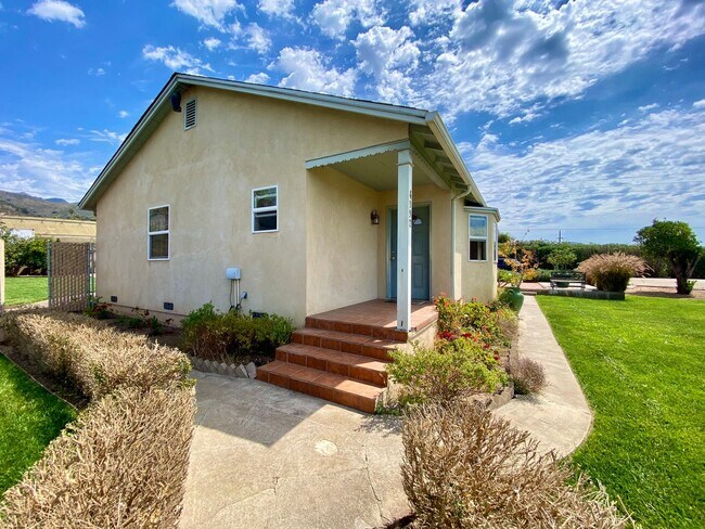 Foto del edificio - Hidden Gem 4 bed 2 bath home in Carpinteri...